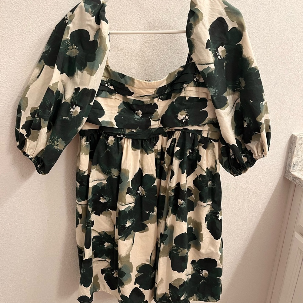 Abercrombie & Fitch Black and White Puff Sleeve Blouse